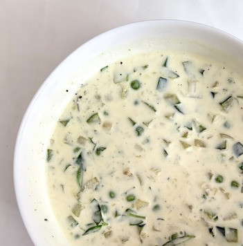 1. Этап. Холодный суп из цуккини и горошка: Этот вариант выглядит, как будто совсем другой суп.