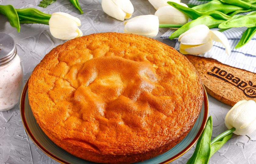 1. Этап. Бисквит без глютена: После остывания аккуратно извлеките бисквит из формы, нарежьте его на кусочки и подайте к чаю или используйте для создания торта.