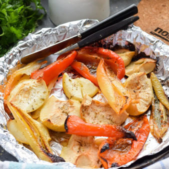 Запеченные перцы с яблоками
