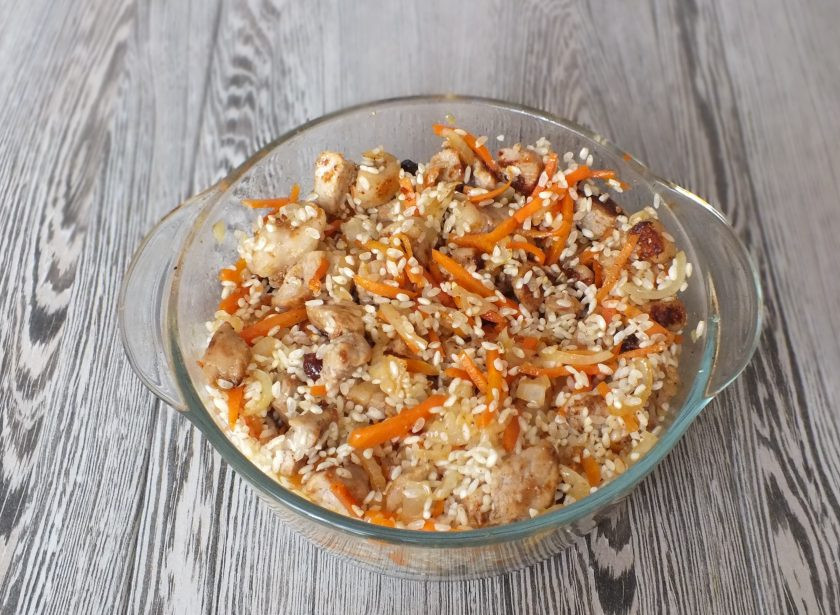 1. Этап. Плов в рукаве: Перемешайте.