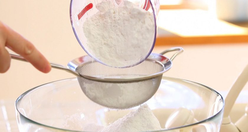 1. Этап. Песочное печенье с апельсином: 1. Для начала просейте муку и соль через сито.