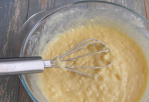 1. Этап. Тонкие картофельные вафли с ветчиной: Хорошо перемешать.