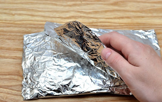 1. Этап. Минтай в духовке: 7. Заверните плотно фольгу. Шов должен быть сверху.