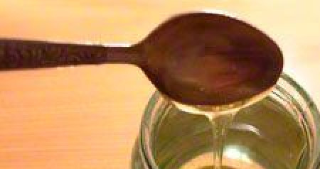 1. Этап. Медовуха без дрожжей: Растворите мед в воде.