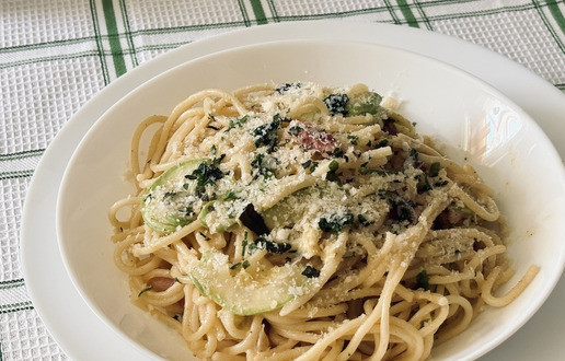 1. Этап. Спагетти с кабачками в сливочном соусе: Можно посыпать натёртым твёрдым сыром.