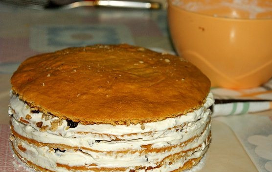 1. Этап. Торт Арлекин: 12. Накрыть вторым коржом и повторить процесс.