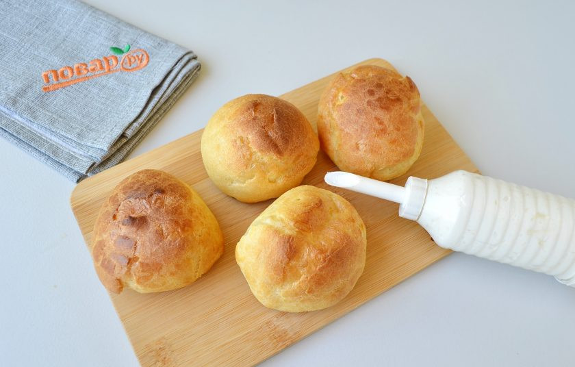 1. Этап. Юмбрики: 10. Творожной начинкой наполните кулинарный шприц или мешок, поставьте насадку 