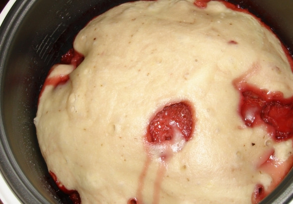 1. Этап. Шарлотка с клубникой в мультиварке: Включаем режим 