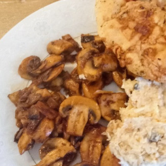 Грибы с чипотле и сельдереевым релишем