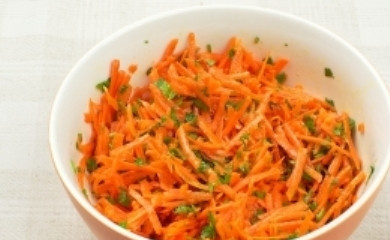 1. Этап. Салат из свежей моркови: Хорошенько перемешайте салат, попробуйте и посолите по вкусу. Приятного аппетита!