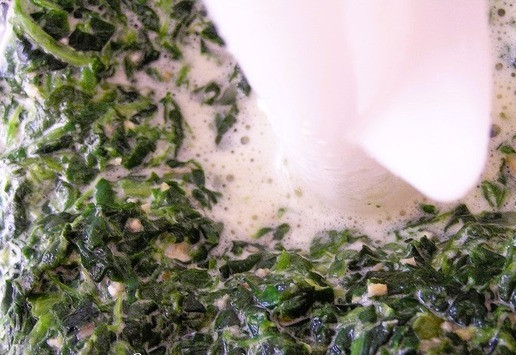 1. Этап. Мусс из лосося со шпинатом: Измельчите до однородности.