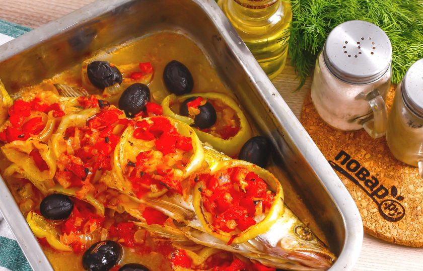 1. Этап. Рыба по-турецки: Спустя указанное время блюдо извлеките из духовки и дайте ему слегка остыть.