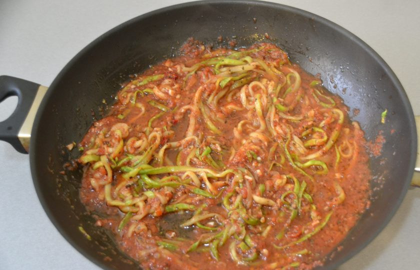 1. Этап. Паста Алла Норма: Перемешайте и проварите несколько минут.