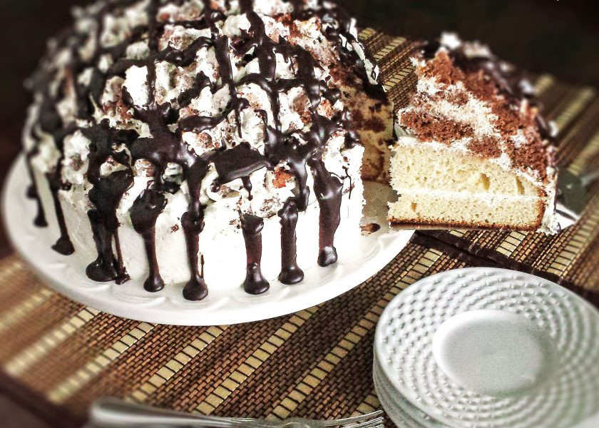 1. Этап. Бисквитный торт Графские развалины: 23. Настаиваю торт несколько часов, а затем уже разрезаю его и подаю к столу.