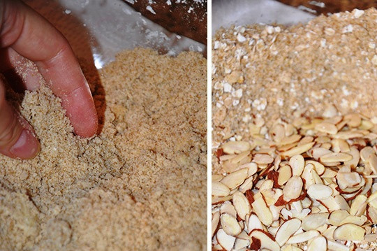 1. Этап. Клубничный крамбл: Разотрите смесь в крошку, добавьте овсянку, миндальные лепестки и лимонную цедру. Перемешайте и уберите пока в холодильник.