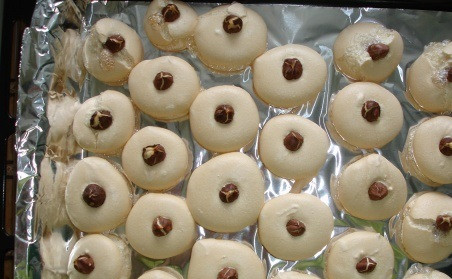 1. Этап. Торт Арт: Выпекаем в разогретой до 180 градусов духовке. Индикатором готовности - будет цвет лепешек, когда они станут светло-бежевыми - готово!