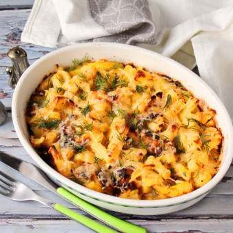 Картофель с беконом в сметанной заливке