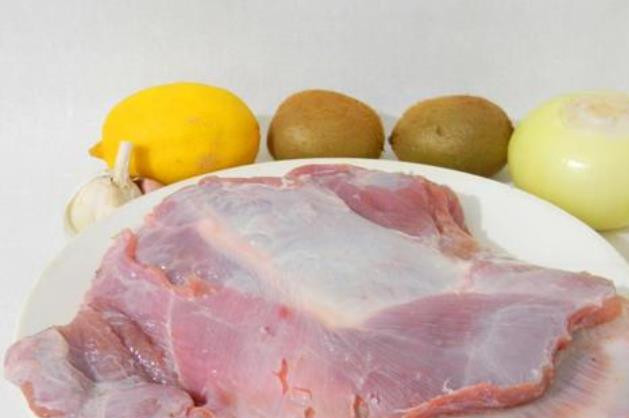 1. Этап. Баранина в мультиварке Редмонд: Подготовьте все необходимые ингредиенты.