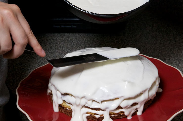 1. Этап. Торт для мужа: 23. Верх и бока замазать оставшимся кремом.