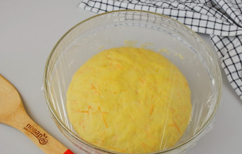 1. Этап. Хлеб с тыквой: Тесто должно увеличиться в 2 раза.