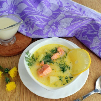 Уха по-фински со сливками с лососем