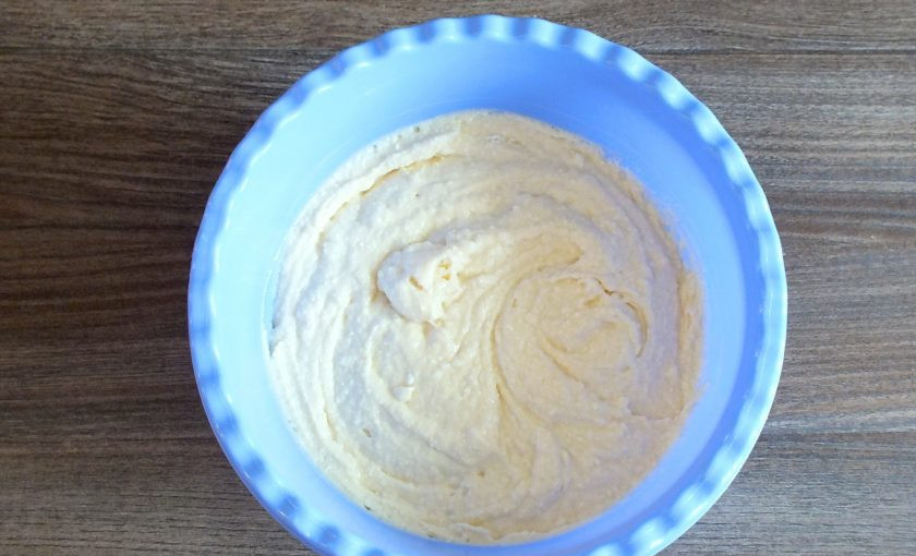 1. Этап. Творожный кекс с малиной: Готовое тесто должно получиться воздушным, тягучим и однородным.