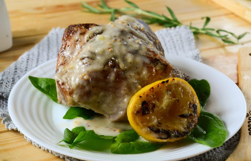 1. Этап. Молочная свинина с розмарином: Свинина в молочном соусе с лимоном и розмарином готова. Подавайте горячей с любым гарниром и обязательно с соусом! Приятного аппетита!