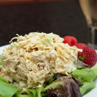 Салат из курицы с сельдереем