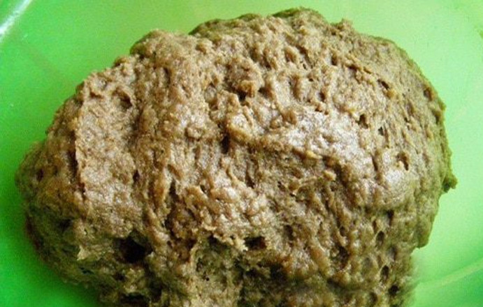 1. Этап. Коврижка 80-х годов: Замесите тесто, оно должно получится эластичное и не липнуть к рукам.