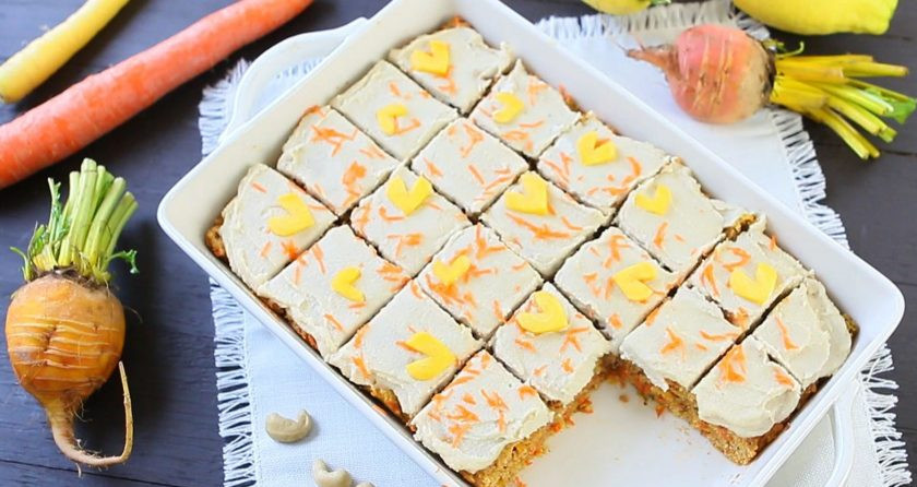 1. Этап. Морковный веганский торт: 7. Украсьте бисквит топпингом и морковью. Наслаждайтесь!