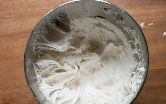 1. Этап. Глазурь заварная для украшения изделий: 6. В результате получится вот такая идеальная глазурь для украшения вашей выпечки.