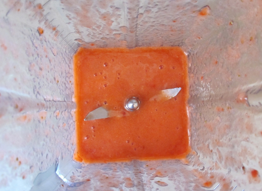 1. Этап. Вкусный фруктовый салат: Это будет наша клубничная заправка для салата.