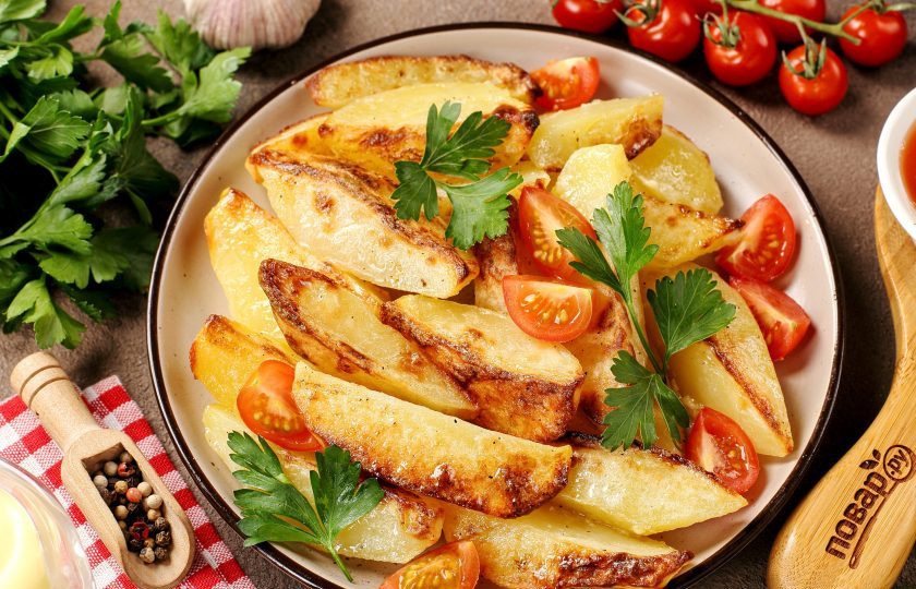 1. Этап. Картофель по-студенчески: Всё прекрасно запекается. Картошка по-студенчески готова! Можно угощаться!