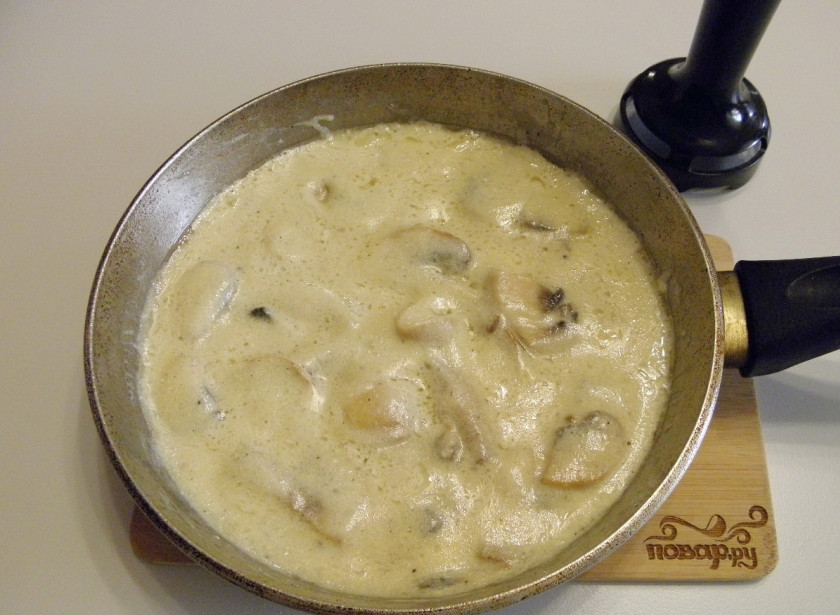 1. Этап. Котлеты под грибным соусом: Буквально через несколько минут мой соус был уже готов.