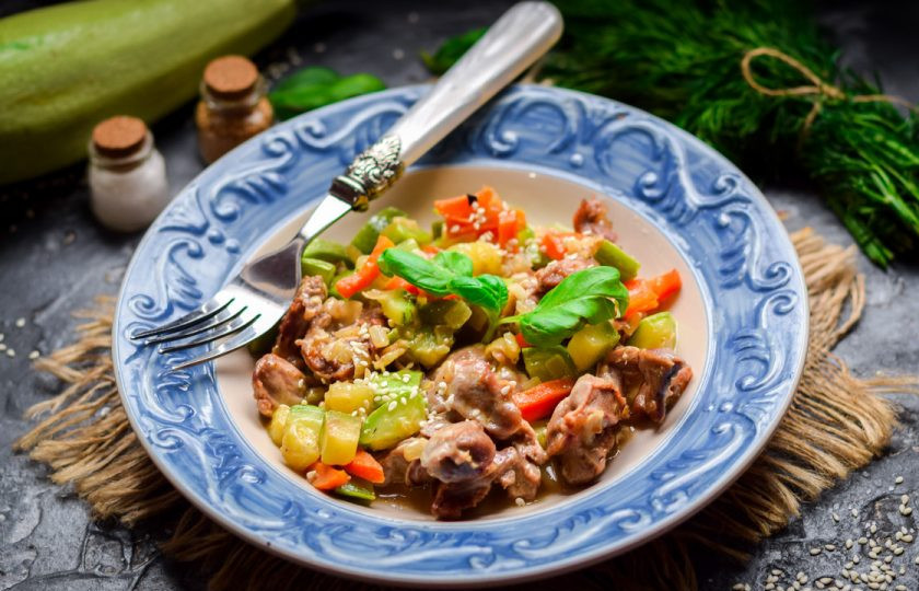 1. Этап. Тушеные куриные желудки с кабачками: Приятного аппетита!