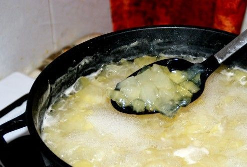 1. Этап. Дыневое варенье с корицей: 5. Варим до тех пор, пока кусочки дыни не станут прозрачными. Теперь снимаем варенье с огня и оставляем на 10-12 часов. Я обычно это делаю с вечера и оставляю на ночь.