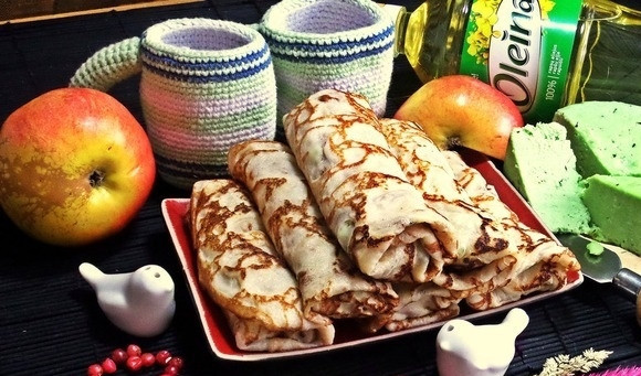 1. Этап. Блины со скумбрией: 6. Также заворачиваем все оставшиеся блины, складываем их на тарелку. Подавать блины можно самостоятельно или с добавлением сметаны. Приятного аппетита!