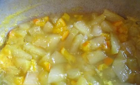 1. Этап. Дыневое варенье с апельсином: 5. Провариваем дыневое варенье с апельсином несколько раз, после чего разливаем в стерилизованные банки и закатываем.