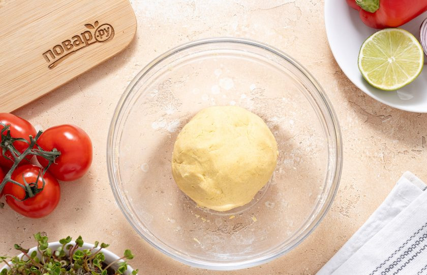 1. Этап. Гордитас с фасолью: Тесто должно получиться пластичным и не липнуть к рукам.