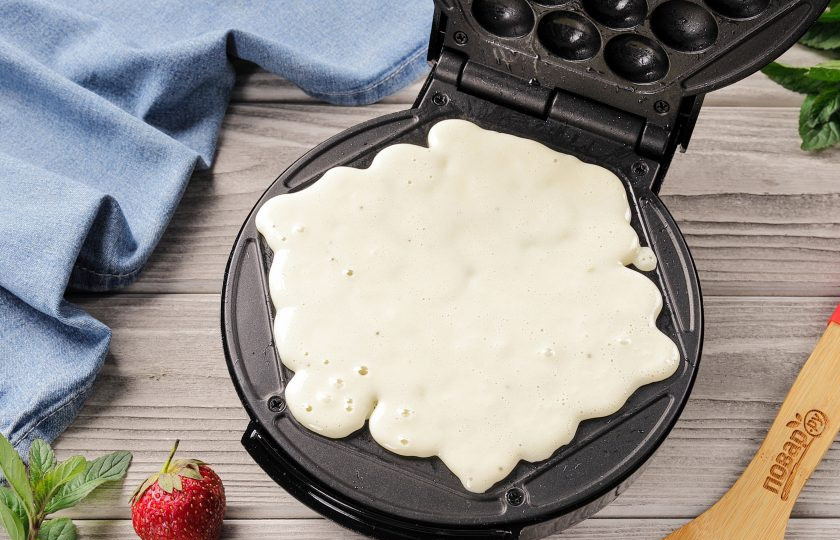 1. Этап. Гонконгские вафли: Налейте тесто и опустите крышку.