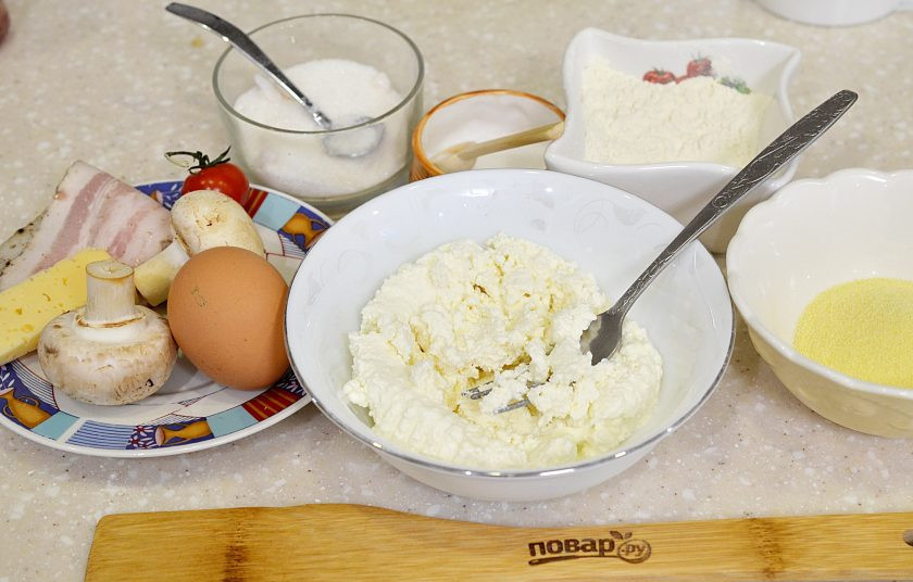 1. Этап. Сырники с грибами и беконом: 1. Подготовьте необходимые ингредиенты