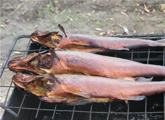 1. Этап. Треска копченая: Вот примерно такого золотистого цвета готовая треска копченая. Приятного аппетита!