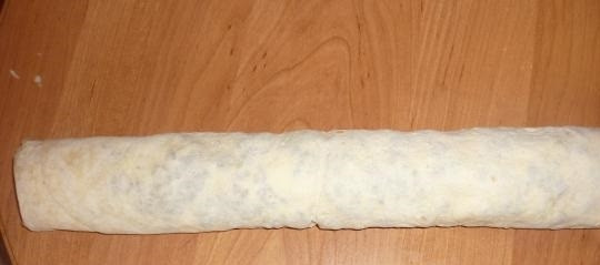 1. Этап. Лаваш с шампиньонами и сыром: 8. Сворачиваю лаваш рулетом и отправляю в холодильник минимум на 1 час, а лучше на 3-5.