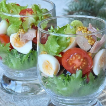 Порционный салат с тунцом