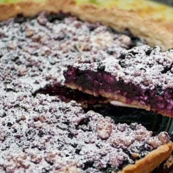 Пирог со смородиной и творогом