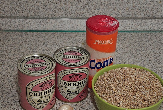 1. Этап. Армейская каша: 1. Перловую кашу употребляли еще наши предки много веков назад, они ценили ее за питательные и полезные свойства. Сегодня армейская каша ассоциируется именно с перловкой и тушенкой.