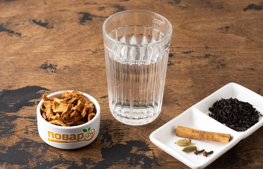 1. Этап. Яблочный чай с пряностями: Подготовьте все ингредиенты.