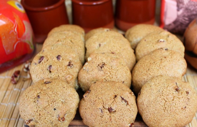 1. Этап. Печенье из цельнозерновой муки с изюмом и орехами: Печенье с изюмом и орехами из цельнозерновой муки готово, угощайтесь!