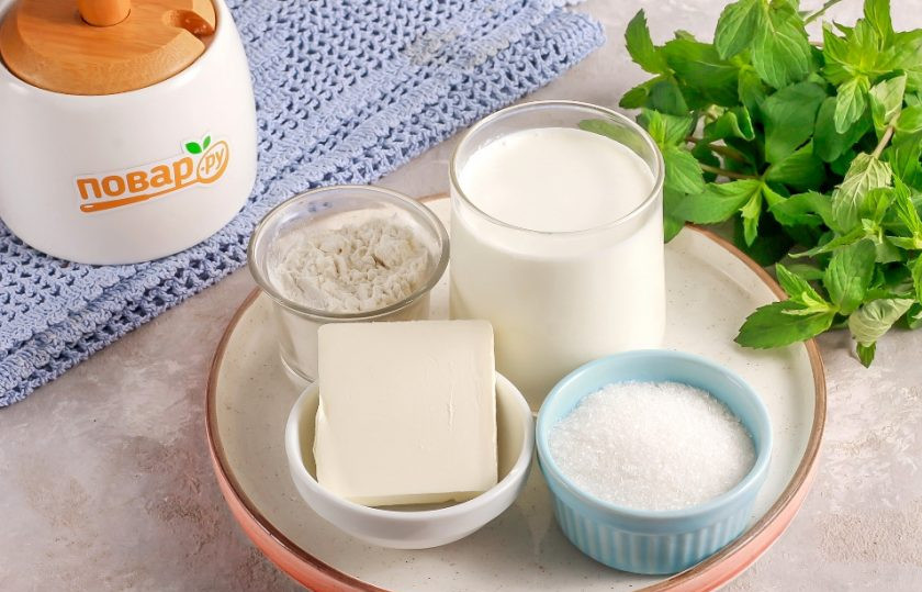 1. Этап. Сливочный соус для детей: Подготовьте указанные ингредиенты. Масло используйте только качественное, не заменяя его спредом или маргарином.