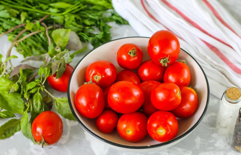 1. Этап. Томатный фреш: Подготовьте указанные ингредиенты.